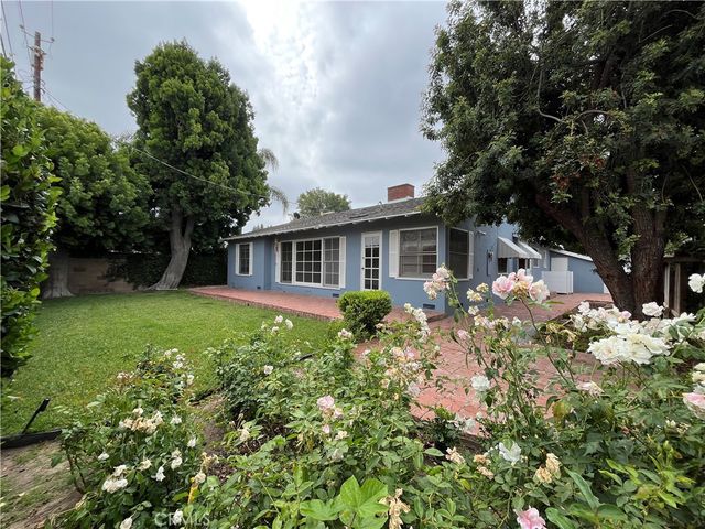 22607 Collins Street, Woodland Hills, CA 91367