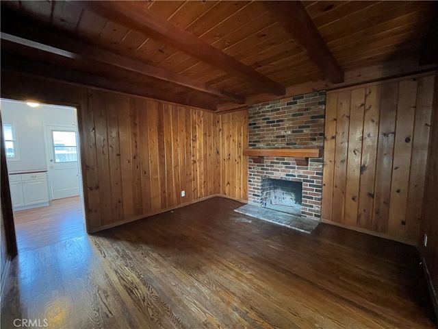 22607 Collins Street, Woodland Hills, CA 91367