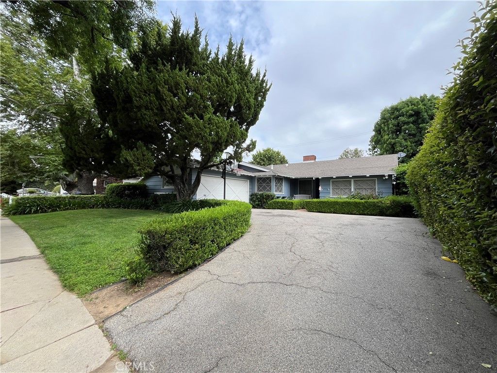 22607 Collins Street, Woodland Hills, CA 91367