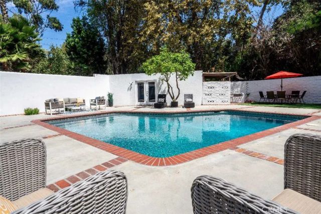 3183 N Laurel Canyon Blvd, Studio City, CA 91604