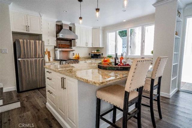 3183 N Laurel Canyon Blvd, Studio City, CA 91604