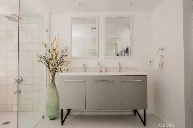 3183 N Laurel Canyon Blvd, Studio City, CA 91604