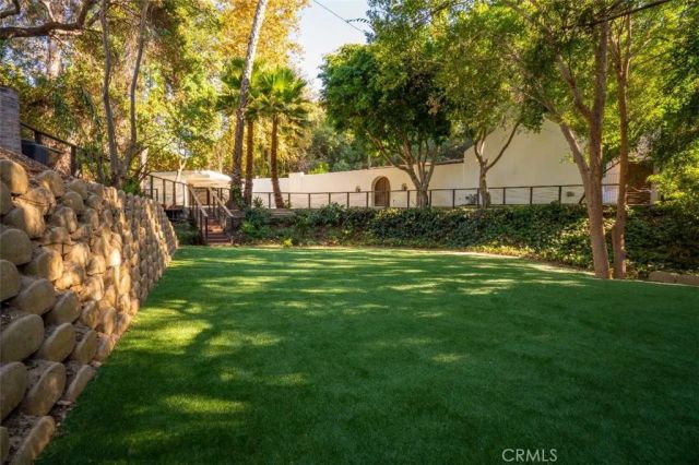 3183 N Laurel Canyon Blvd, Studio City, CA 91604