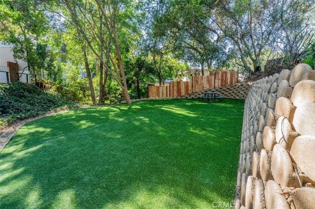 3183 N Laurel Canyon Blvd, Studio City, CA 91604