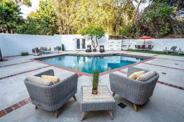 3183 N Laurel Canyon Blvd, Studio City, CA 91604