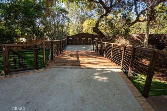 3183 N Laurel Canyon Blvd, Studio City, CA 91604