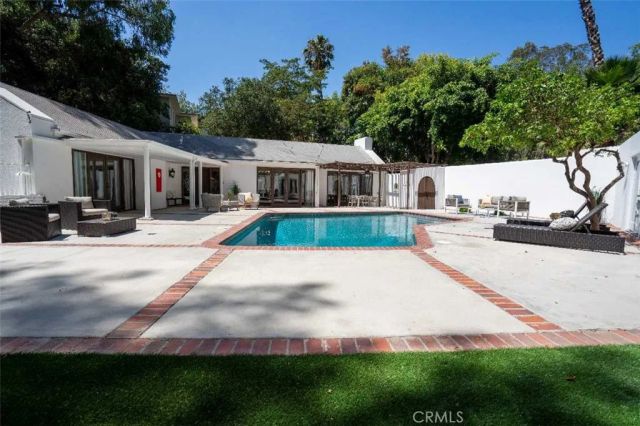 3183 N Laurel Canyon Blvd, Studio City, CA 91604