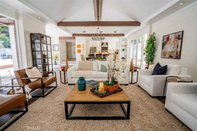 3183 N Laurel Canyon Blvd, Studio City, CA 91604