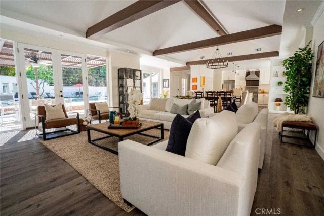 3183 N Laurel Canyon Blvd, Studio City, CA 91604