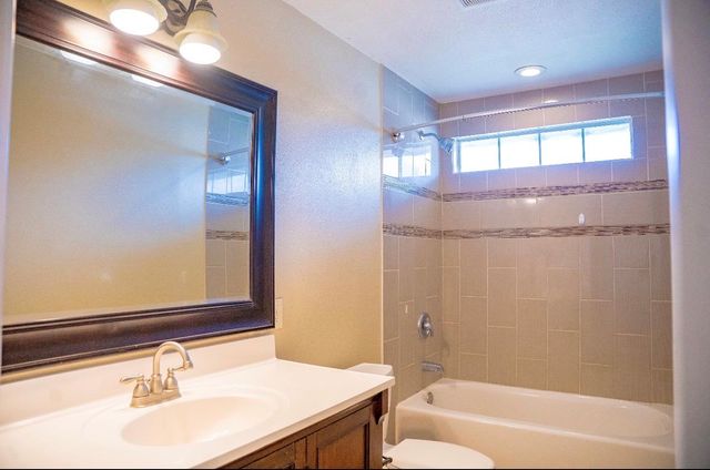 111 Hillview LN, Burnet, TX 78611