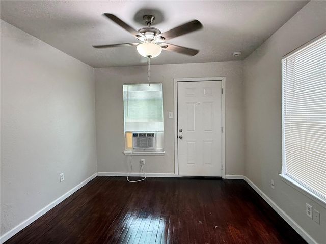 7427 Avenue I D, Houston, TX 77011