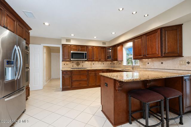 20 Cooperhawk Drive, Manalapan, NJ 07726