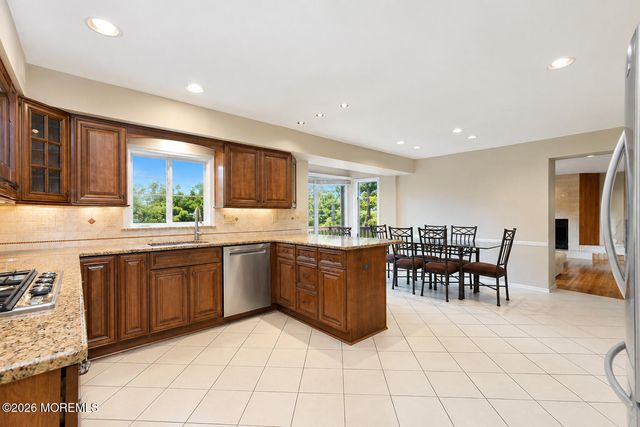 20 Cooperhawk Drive, Manalapan, NJ 07726