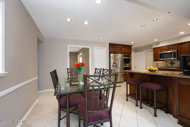 20 Cooperhawk Drive, Manalapan, NJ 07726