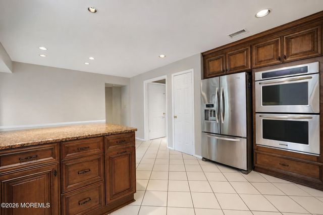 20 Cooperhawk Drive, Manalapan, NJ 07726