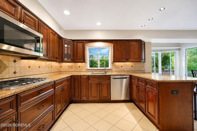 20 Cooperhawk Drive, Manalapan, NJ 07726