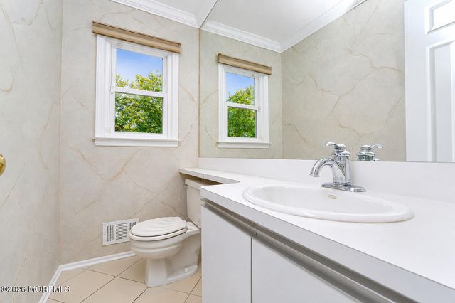20 Cooperhawk Drive, Manalapan, NJ 07726