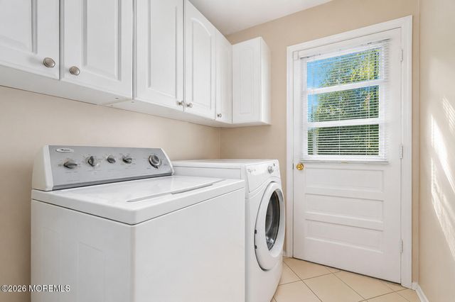 20 Cooperhawk Drive, Manalapan, NJ 07726