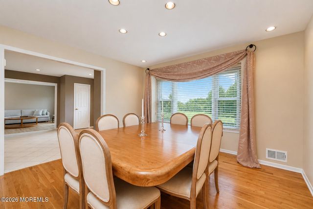 20 Cooperhawk Drive, Manalapan, NJ 07726