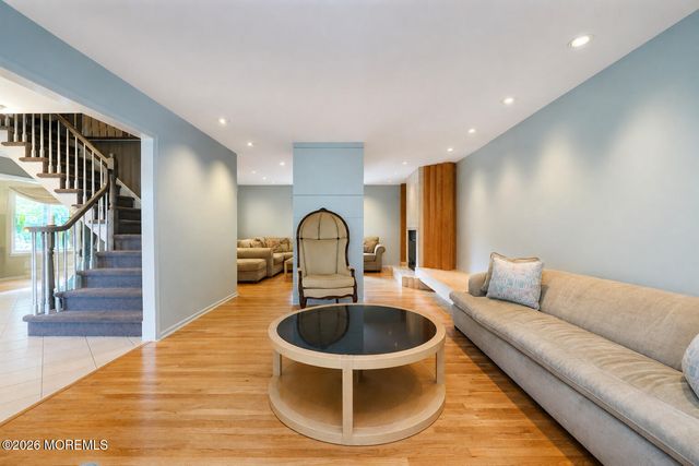 20 Cooperhawk Drive, Manalapan, NJ 07726