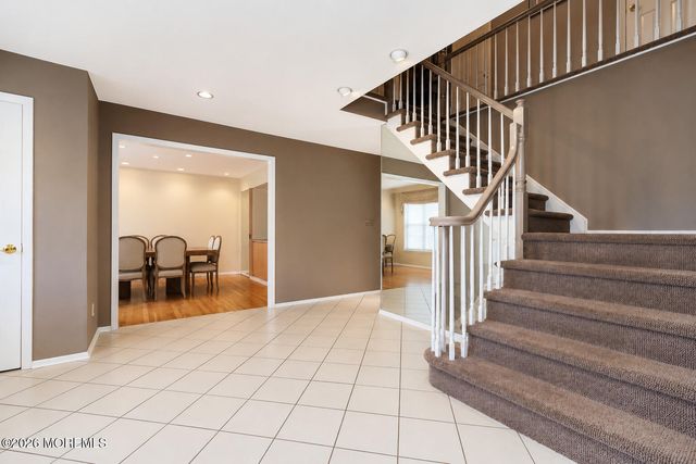 20 Cooperhawk Drive, Manalapan, NJ 07726