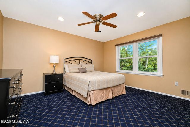 20 Cooperhawk Drive, Manalapan, NJ 07726