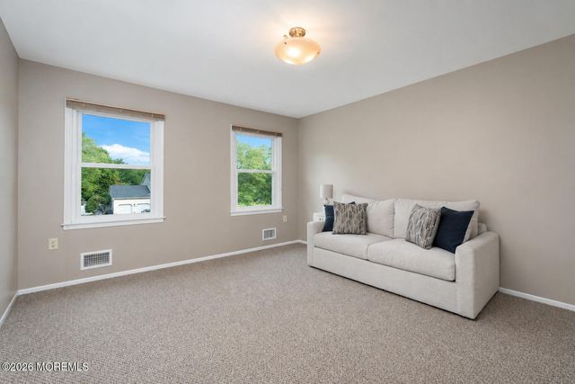 20 Cooperhawk Drive, Manalapan, NJ 07726