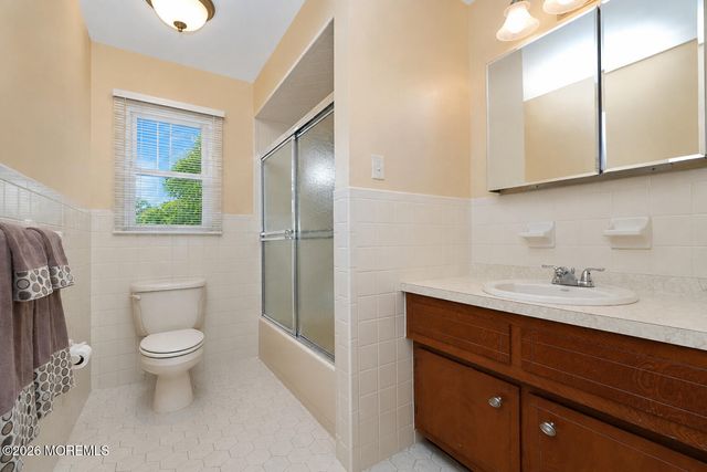 20 Cooperhawk Drive, Manalapan, NJ 07726