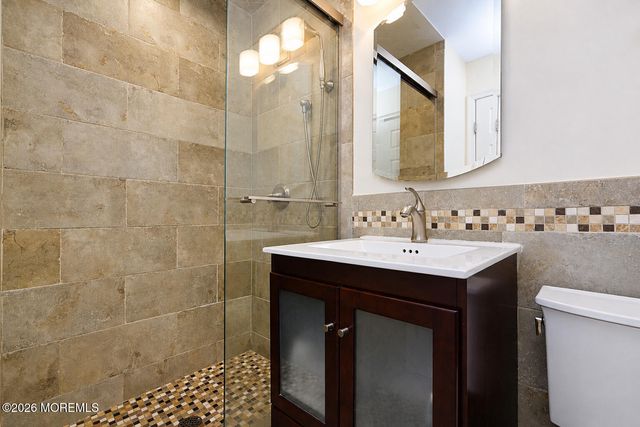 20 Cooperhawk Drive, Manalapan, NJ 07726