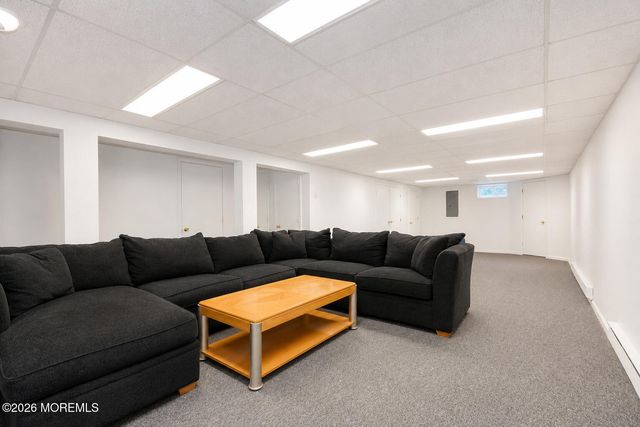 20 Cooperhawk Drive, Manalapan, NJ 07726
