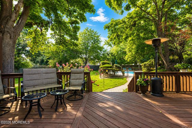 20 Cooperhawk Drive, Manalapan, NJ 07726