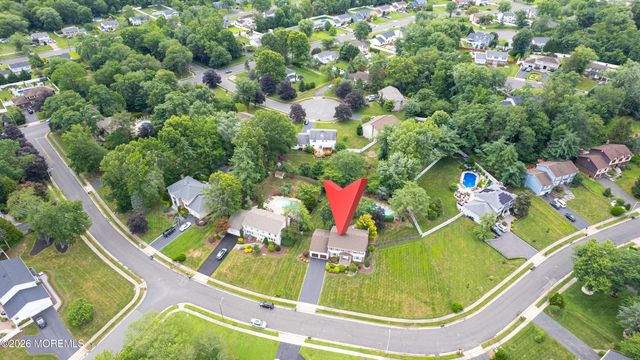 20 Cooperhawk Drive, Manalapan, NJ 07726