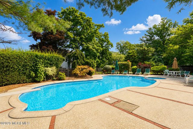 20 Cooperhawk Drive, Manalapan, NJ 07726