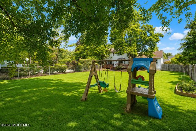 20 Cooperhawk Drive, Manalapan, NJ 07726