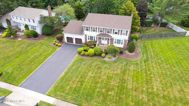 20 Cooperhawk Drive, Manalapan, NJ 07726