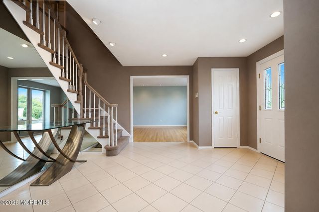 20 Cooperhawk Drive, Manalapan, NJ 07726