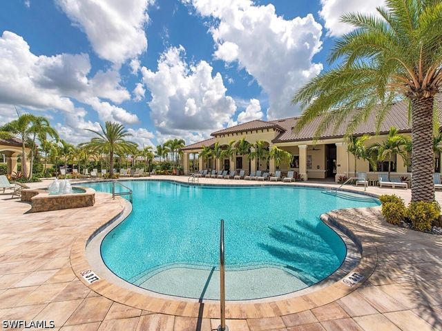 13736 Luna DR, Naples, FL 34109