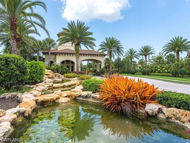 13736 Luna DR, Naples, FL 34109