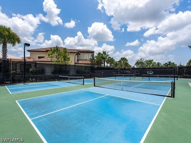 13736 Luna DR, Naples, FL 34109