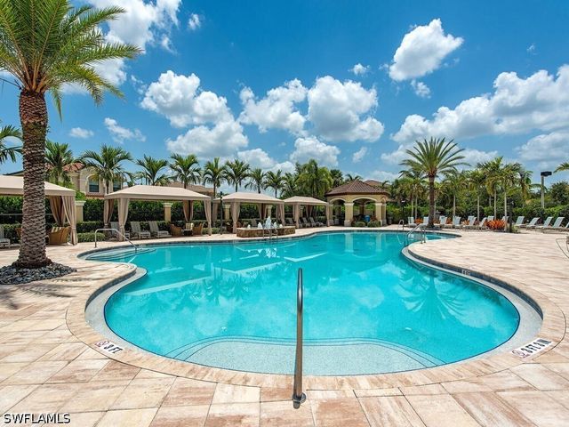 13736 Luna DR, Naples, FL 34109