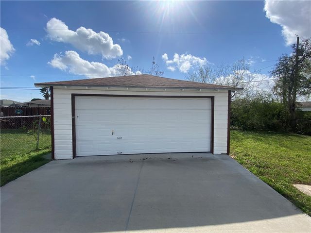 1002 Nandina Dr, Corpus Christi, TX 78408