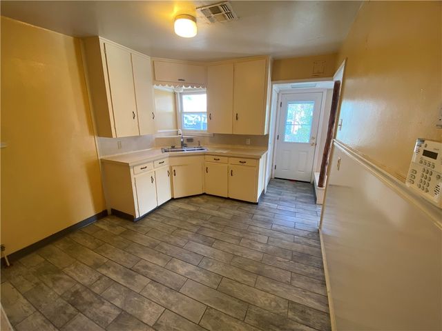 1002 Nandina Dr, Corpus Christi, TX 78408