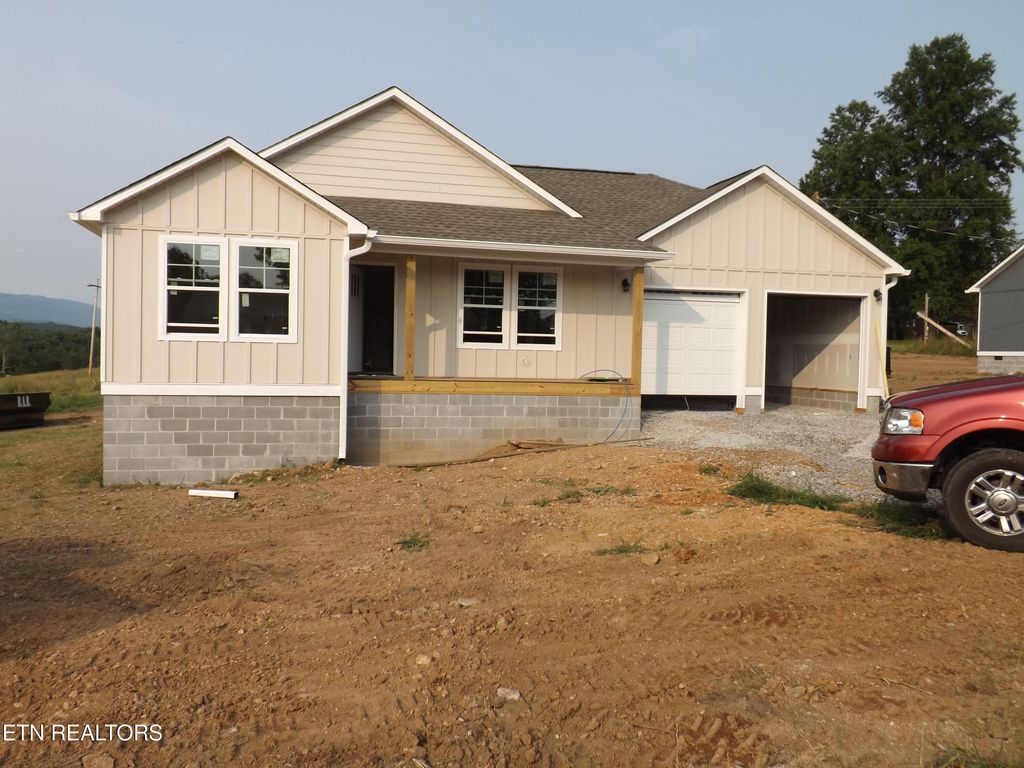 128 Nevils St, Harrogate, TN 37752