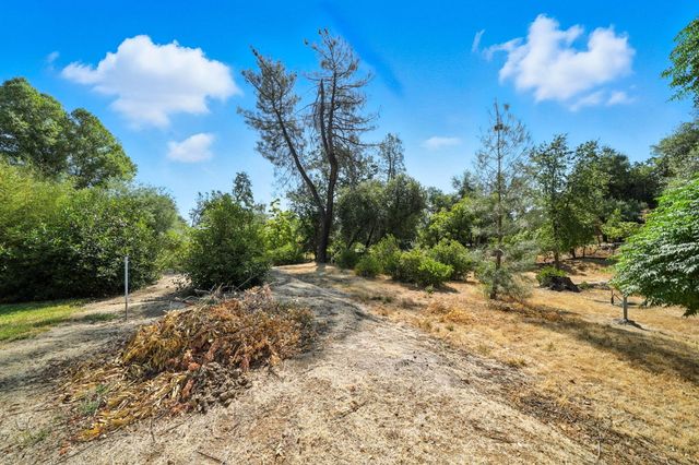 17789 Peterson Lane, Redding, CA 96003
