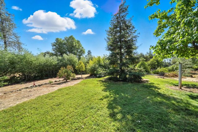 17789 Peterson Lane, Redding, CA 96003