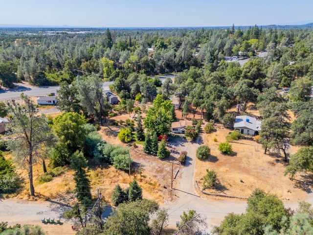 17789 Peterson Lane, Redding, CA 96003