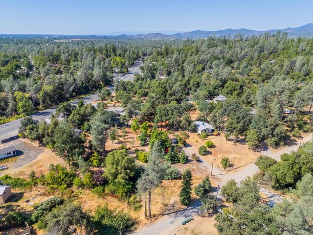 17789 Peterson Lane, Redding, CA 96003