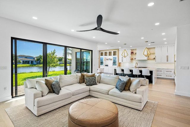 17100 Rainbow Falls Trail, Boca Raton, FL 33496