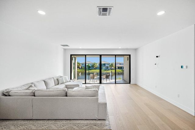 17100 Rainbow Falls Trail, Boca Raton, FL 33496