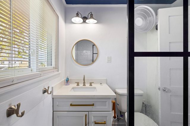 370 Ling Street, Hitchcock, TX 77563